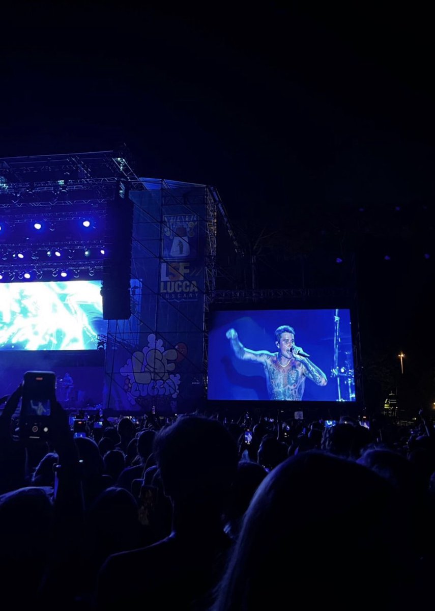 streamJBchile's tweet photo. Fotos de Justin Bieber en el escenario de Lucca Summer Festival. 🤍
#JusticeTourLucca #JusticeWorldTour #LSF22 https://t.co/Sxx8139dpw