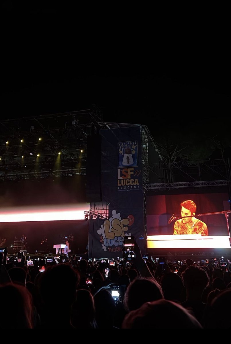 streamJBchile's tweet photo. Fotos de Justin Bieber en el escenario de Lucca Summer Festival. 🤍
#JusticeTourLucca #JusticeWorldTour #LSF22 https://t.co/Sxx8139dpw