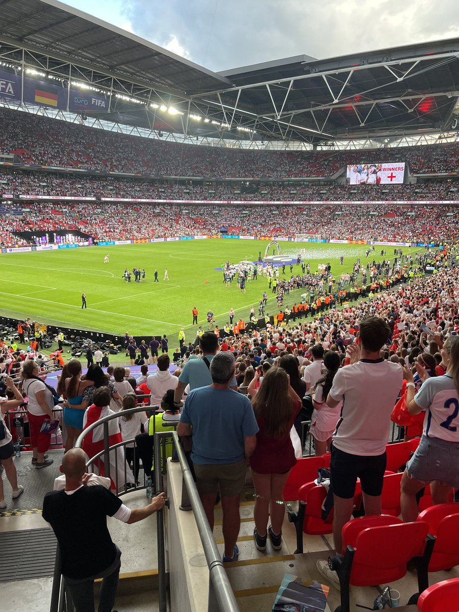 alexialwalker's tweet photo. What a day. Lionesses were immense. Crowd was insane. #itscomehome https://t.co/u90OrupVVN