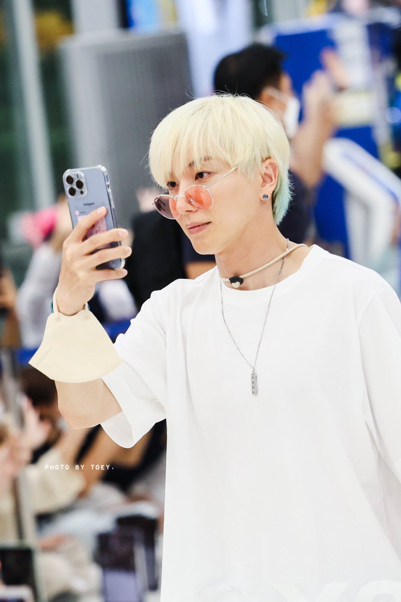 นอนยัง tweet media