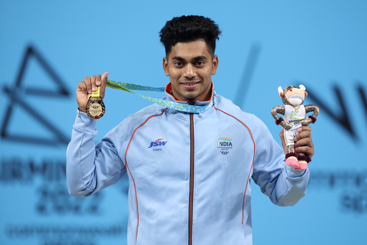 Sportskeeda's tweet photo. Achinta Sheuli and Jeremy Lalrinnunga. Commonwealth Games Champions. India. 🥇🇮🇳

#CWG2022 #B2022 https://t.co/YmAhE7wPvl
