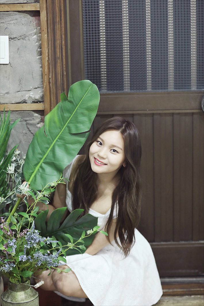 umjithinking's tweet image. happy five years to love whisper!! &amp;lt;3