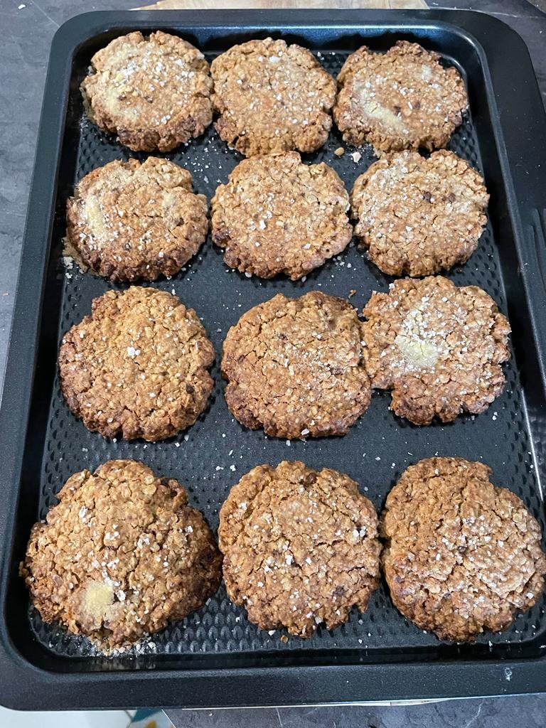 rogerdrags's tweet photo. These were the very last baking photographs, of their freshly made Scottish Oat Crackers, Chef Ruby sent me before having a fatal heart attack. More than 72 hours later Chef Ruby is still in a coma at Hospital Intensive Care #chefruby #baking #heartattack https://t.co/LUFxiyfDJP