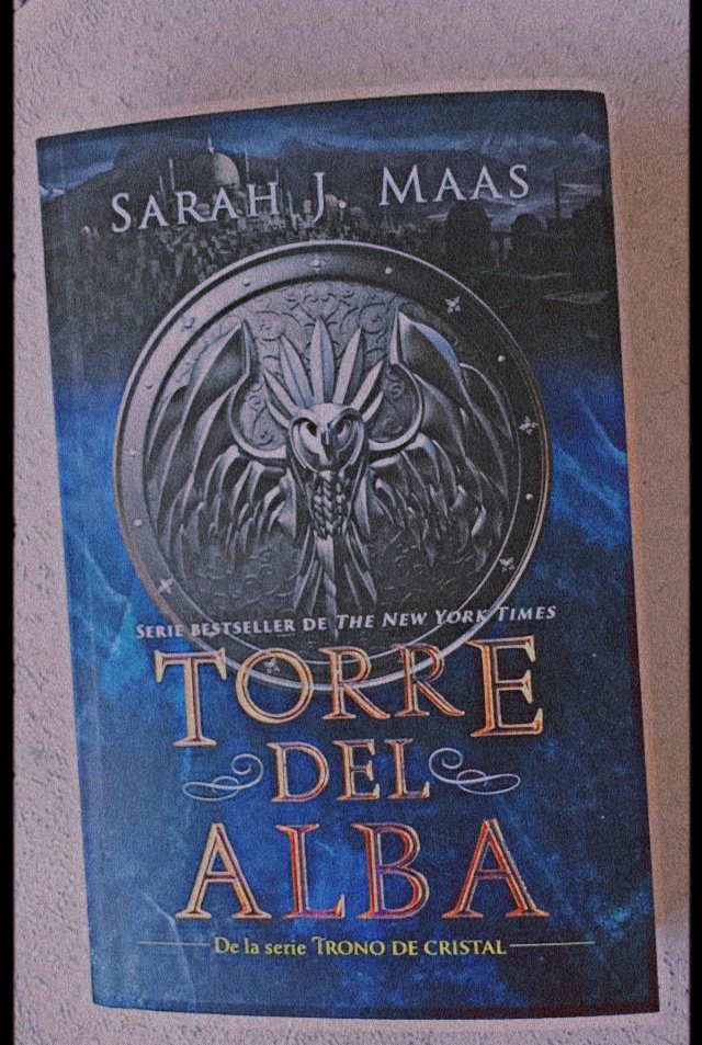 Elacertijo2000's tweet photo. Es curioso cómo estos dos libros son similares, pero a la vez muy distintos. Aelin tras la muerte de nehemia y chaol tras quedar en silla de ruedas pasan por las 5 etapas del duelo: Negacion, irá, negociación, depresión y aceptación. Para luego emerger en algo completamente nuevo https://t.co/Igls123ScJ