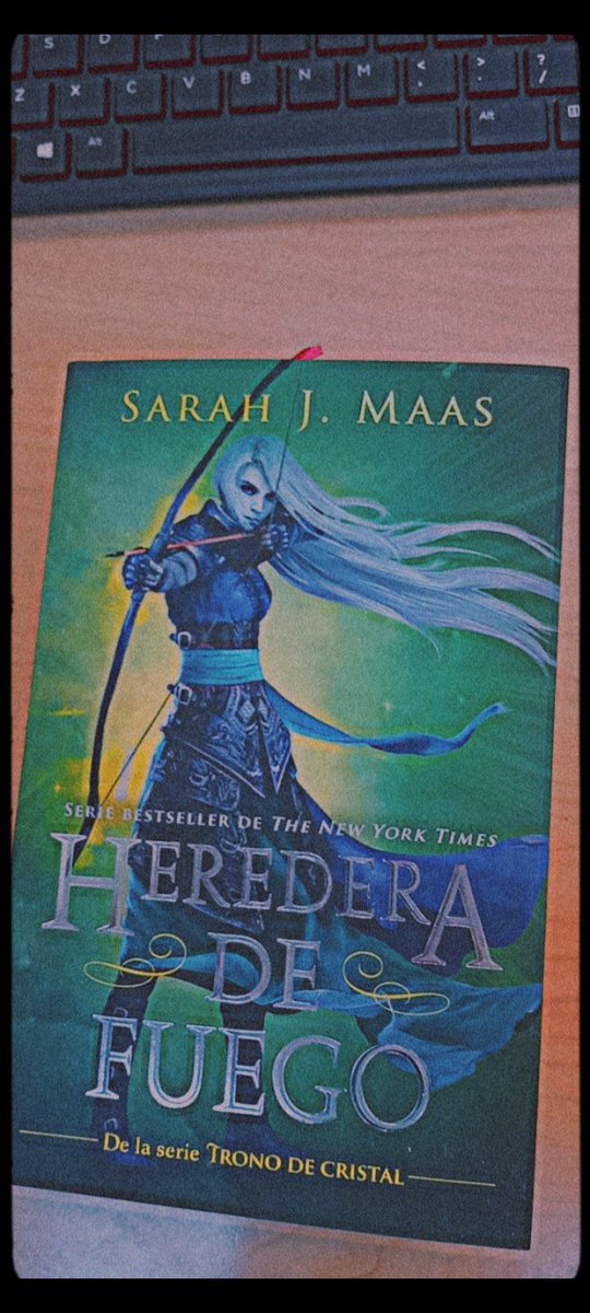 Elacertijo2000's tweet photo. Es curioso cómo estos dos libros son similares, pero a la vez muy distintos. Aelin tras la muerte de nehemia y chaol tras quedar en silla de ruedas pasan por las 5 etapas del duelo: Negacion, irá, negociación, depresión y aceptación. Para luego emerger en algo completamente nuevo https://t.co/Igls123ScJ