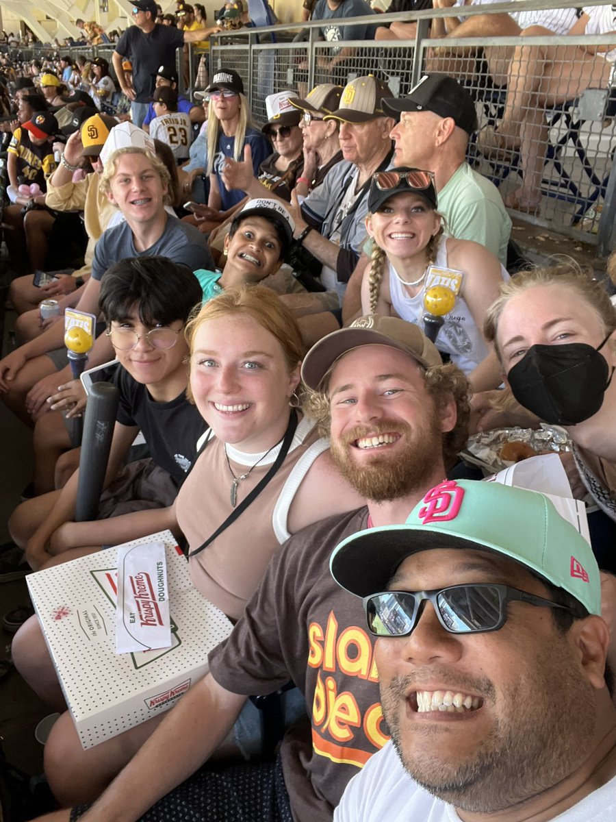 rockandrollsd's tweet photo. @Padres  #TimeToShine #SanDiego https://t.co/Y8wQt1qfuO