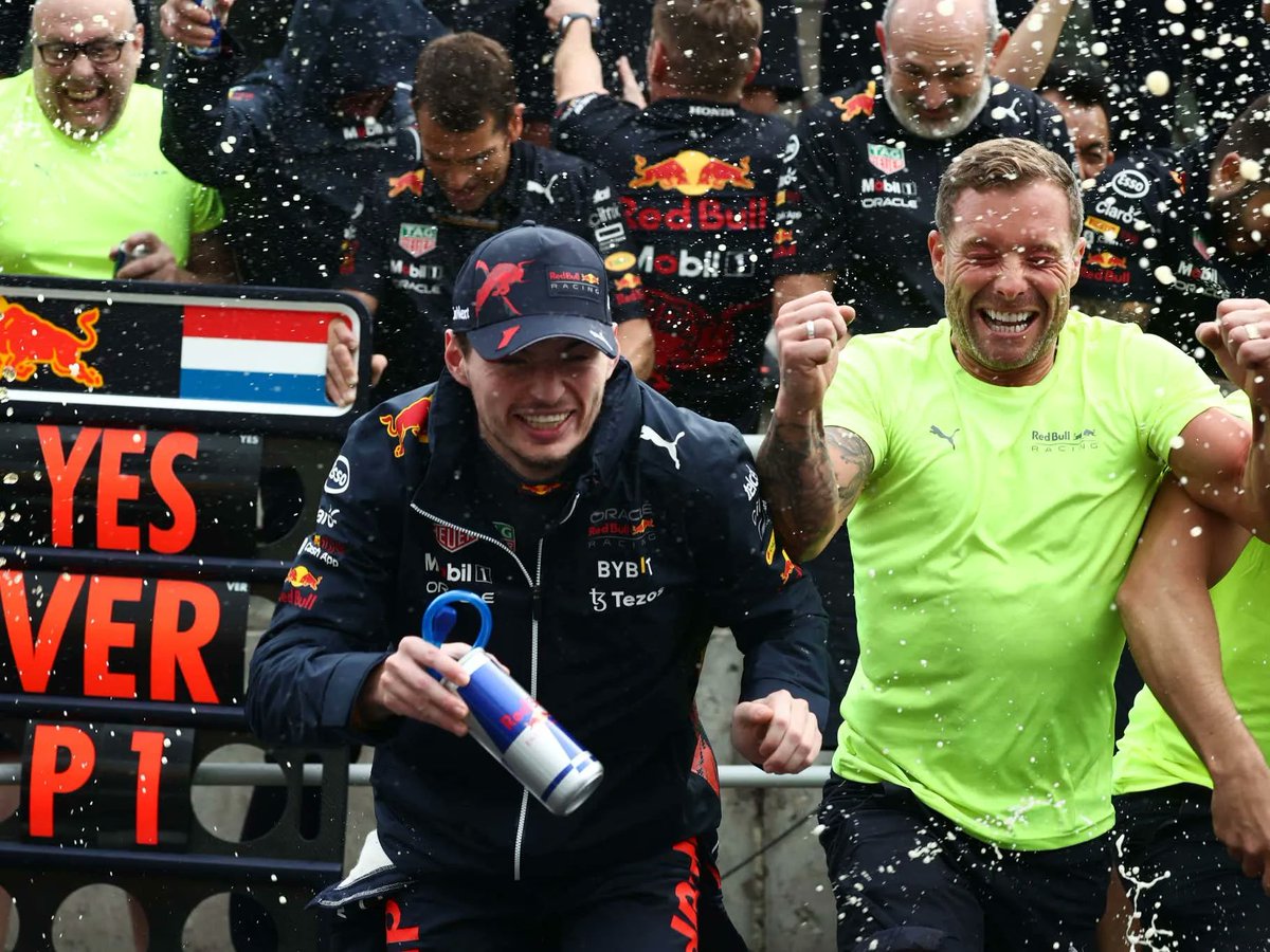 Another Sunday, Another Ferrari Choke Job that Handed Max Verstappen a Surprise Victory in Hungary 
bars.tl/3426756