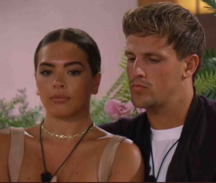 DenisaAdda's tweet photo. The audacity that this man has is unbelievable, what is he thinking about? Does he think is the question, making comments over comments, being a psycho and acting bossy. Wake up! I want to belive that this is not you, but the last 2 months proved what we saw tonight #LoveIsland https://t.co/PDSWfYeeBj