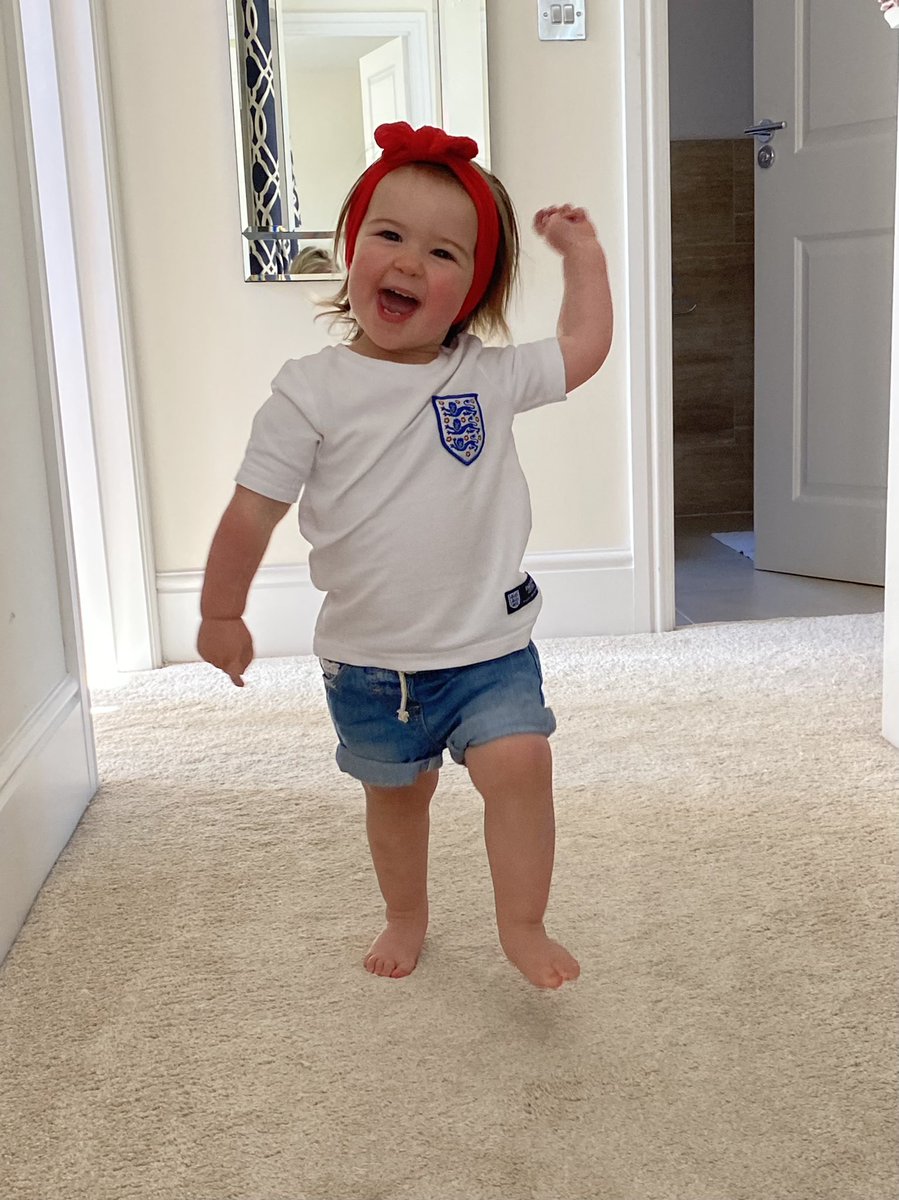 jb_willow's tweet photo. @Lionesses Cheering! https://t.co/W5hPZqu06n