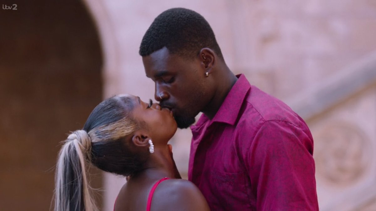 1ndiyah's tweet photo. Chemistry doesn’t just happen in science #Loveisland https://t.co/bsseEXRujc