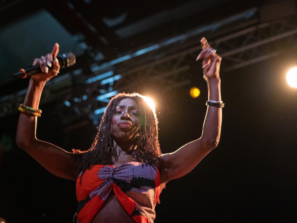 LIMFestival's tweet photo. โฅ๏ธ @MPeopleHeatherS @ArtsQuarter for #LIMF2022 ๐ฅ๐ต https://t.co/ItNHpNxvnY
