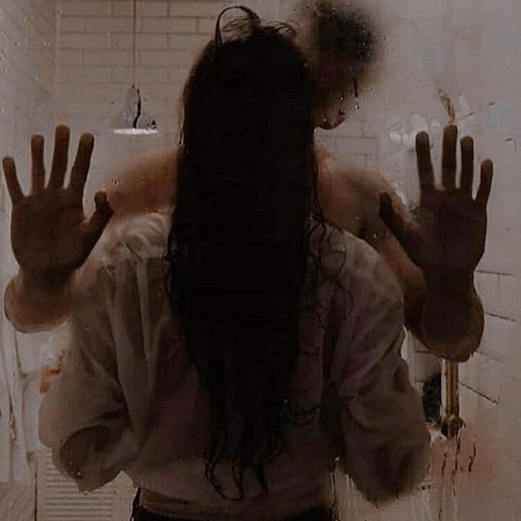 Ноќта е љубовна приказна.