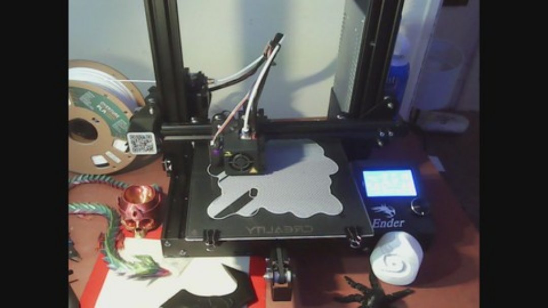 DarKingF0x is #3Dprinting on DLive!
3 articulating sharks. #OverturePLA #ender3 #crtouch 9hours 28 minutes to print. Stop on by say Hi 🖖
dlive.tv/DarKingF0x?ref…
