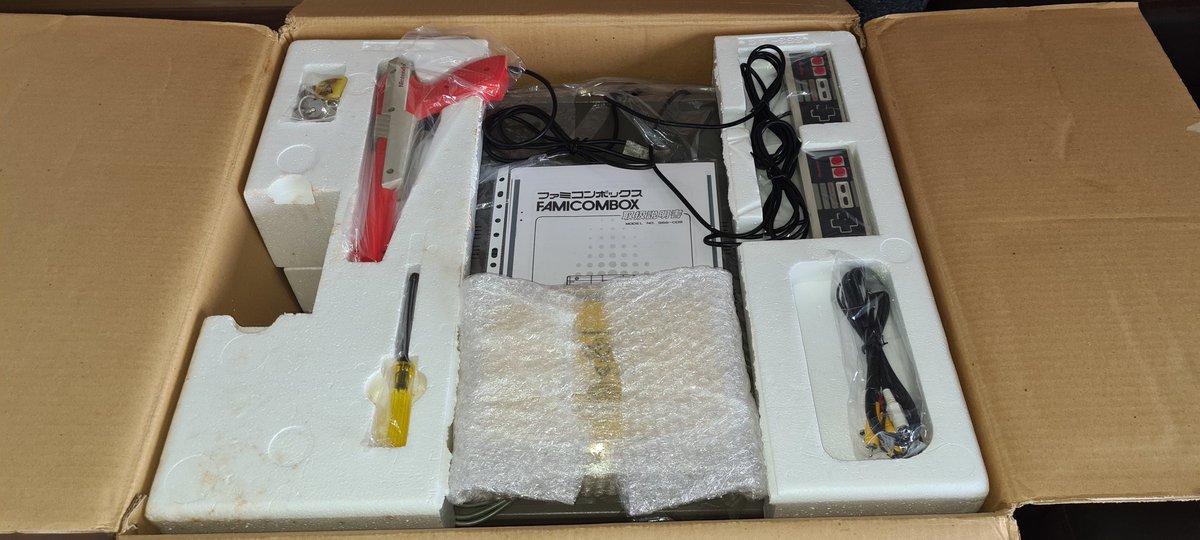 SeijurouClubN's tweet photo. All weekend cleaning my #Famicombox, loves see how looks like New.
Miss 4 games for full set, someone can help? 🙈 https://t.co/M3PPjlZk7P