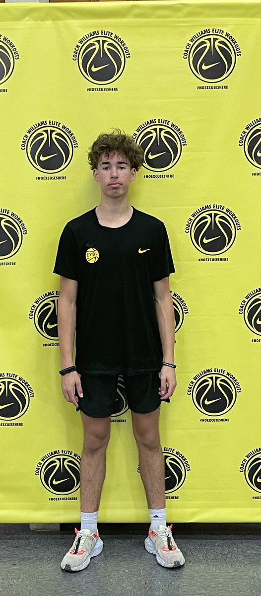Dwilliams1515's tweet photo. My guy @BradleyL_12 drove down from Quincy this morning (5 hrs round trip) for workouts. Already has D1 offers and plays in the @EYBLTheCircuit but understands he has to get better. Some guys just get it!!!!#nextguyup https://t.co/xk7Nx5AUpU