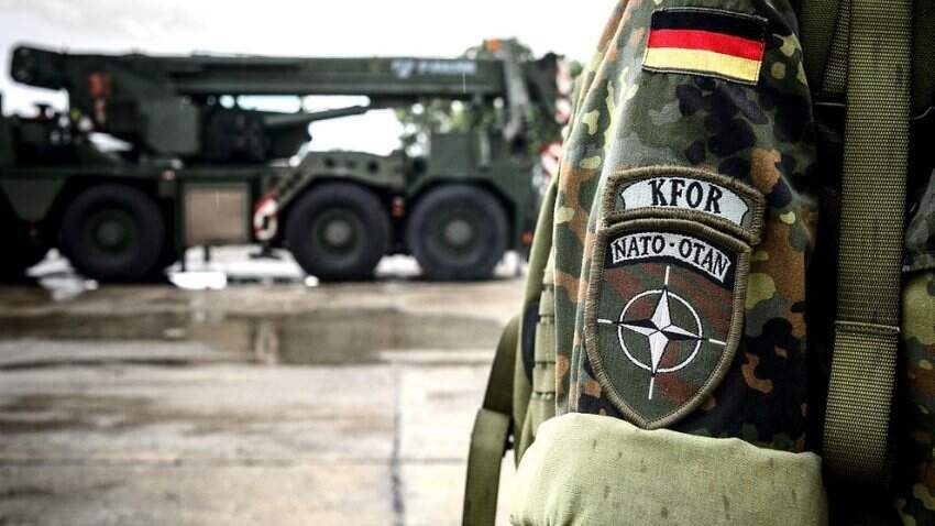 balkanpostasi's tweet photo. #NATO/#KFOR yaptığı resmi açıklamada Kuzey'deki gelişmeleri yakından takip ettiklerini ve her an #müdahaleye hazır olduklarını bildirdi. https://t.co/pxGeayp6fp