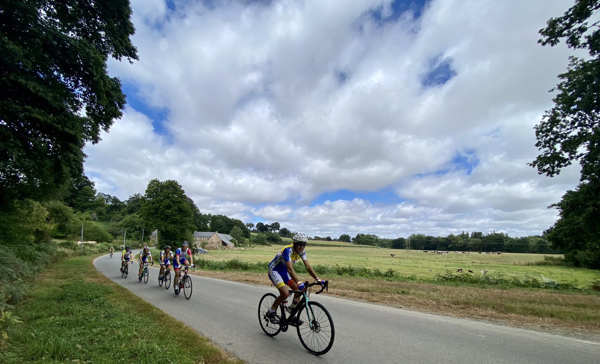 FFVelo_officiel's tweet image. #SF2022 : JOUR 1 !
 
8 000 cyclotouristes avec des fourmis dans les jambes, ça offrait un défilé coloré continu sur les petites routes et voies vertes en direction de Mûr de Bretagne et plus loin encore vers Corlay.

👉 cyclotourisme-mag.com/2022/07/31/sem…