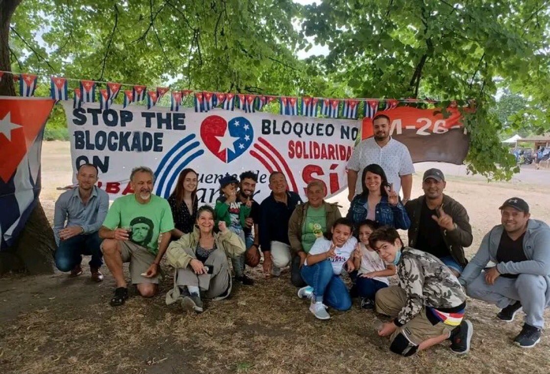 Compatriotas y amigos solidarios participaron en una nueva jornada internacional por los #PuentesDeAmor y por el cese del bloqueo de EEUU a #Cuba, desde varias ciudades del mundo.

A todos ellos, el agradecimiento del pueblo cubano por amplificar el reclamo de #EliminaElBloqueo.
