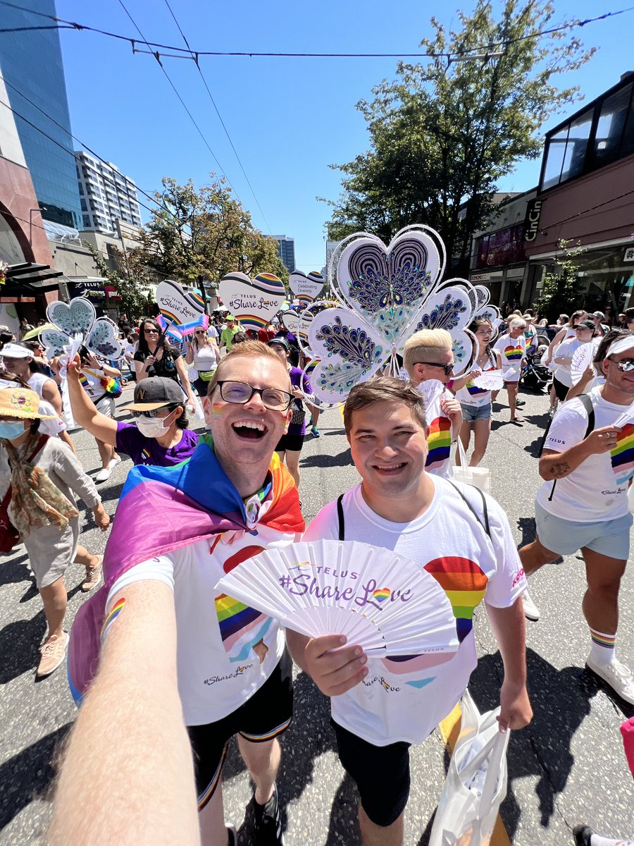 🌈VANCOUVER PRIDE WHATS UP!!!

Walking the parade with <a href="/TELUS/">TELUS</a> and sharing all the love &amp; handing out fans to stay cool😎💖 

#ShareLove #Telus_partner