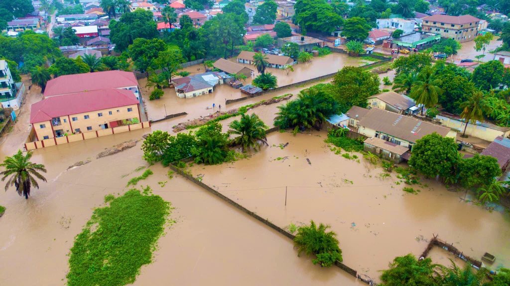 EarthGambia's tweet photo. The impacts of climate change is causing massive flash floods in The Gambia. We urge authorities to take shift actions to curb the poor drainage system in the county as vulnerable communities continue to be affected, houses destroyed and displacement increased!
📸@ALHAGIEMANKA https://t.co/HZUs2o7Efa