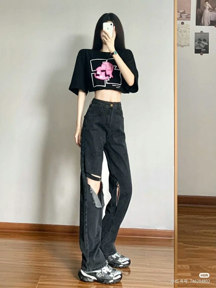 ultcoustic's tweet photo. ugh i almost binged again but I remember I have to look like this (pictures below!!) so I sat my ass back down to continue starving ( ˶ᵔᴗᵔ˶ )

#edtwt #thinspo #meanspo #bonespo #EdTwitter https://t.co/urotE2It78