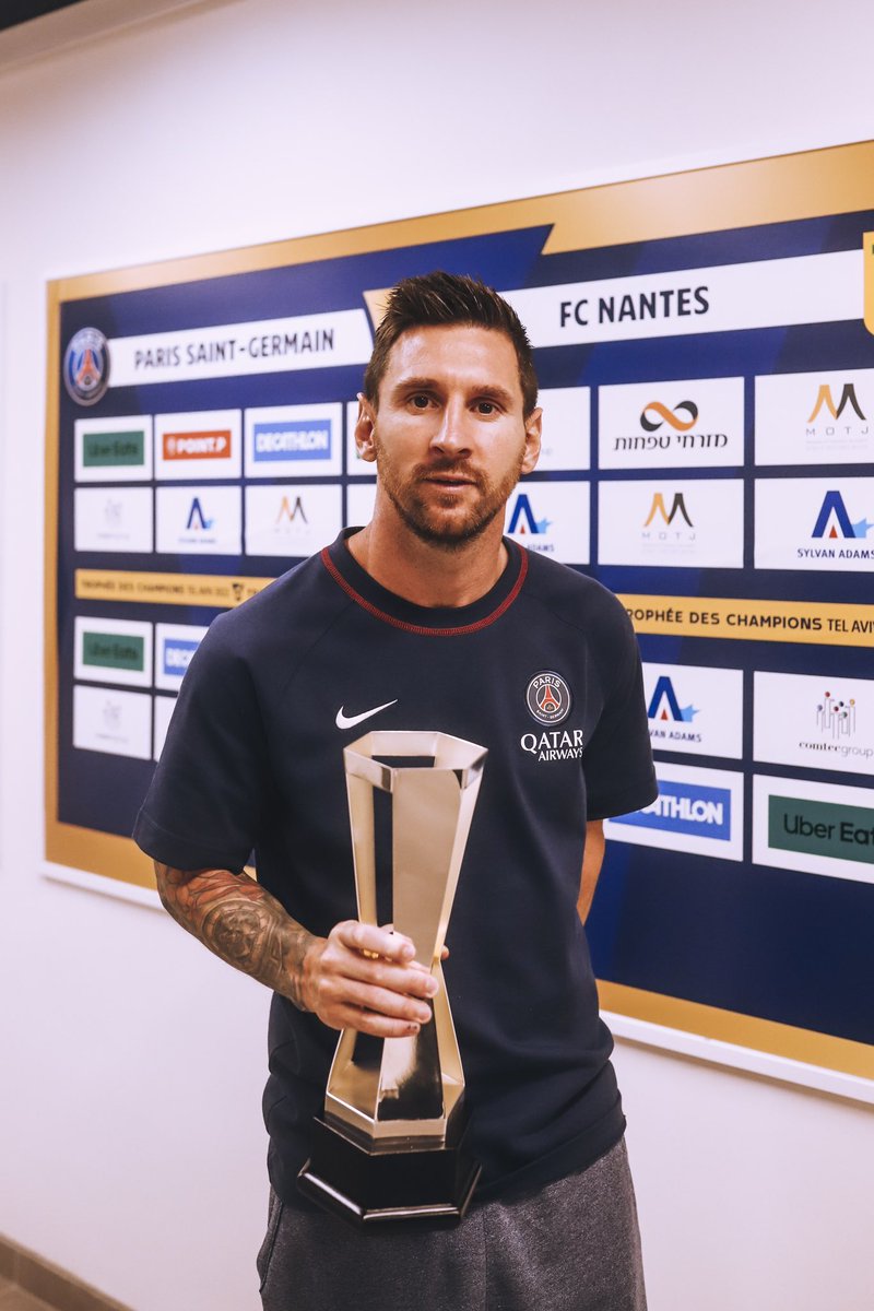 PSGhub's tweet photo. Sunday, the King plays 😅 https://t.co/Y2dIzyg8xx