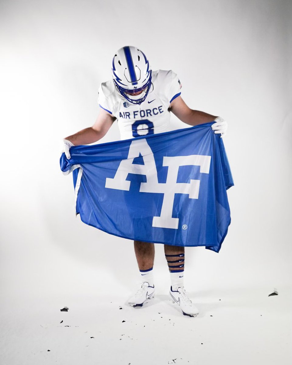 Let’s fly! #BoltBrotherhood <a href="/coachskene3/">Brett Skene</a> <a href="/CoachTCalhoun/">Troy Calhoun</a> <a href="/CoachTimHorton/">Tim Horton</a> <a href="/bsdedman/">Brad Dedman</a> <a href="/traye_aric/">Traye Aric</a> @WilsonCentralFB <a href="/CMontgomeryLS/">Craig Montgomery</a> <a href="/KyleVarnell/">Kyle Varnell</a> <a href="/AF_Football/">Air Force Football</a> <a href="/AF_FBRecruiting/">Air Force Football Recruiting</a>