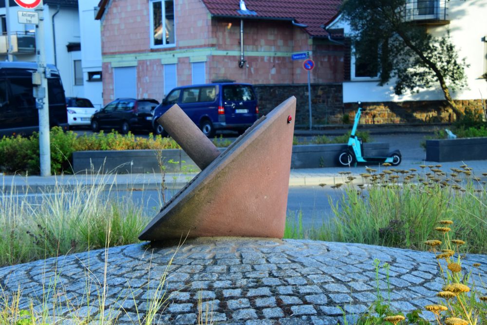 scheffie's tweet photo. #Mainzelkäfer auf Kreisel am Kreisel in #Mainz-#Mombach #Marienkäfer #ladybug https://t.co/4u6GqkjBr4