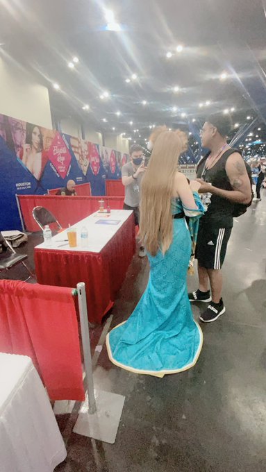 I was provided additional staff and officers at my booth today by @AnimeMatsuri and more help from @XpressSkins<a href="/tag/cyberpunkedgerunners"class="tags"><span>#cyberpunkedgerunners</span></a>