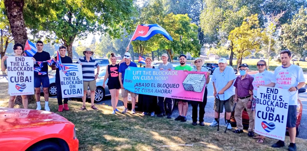 #Cuba no está sola. No lo ha estado nunca. Gracias a todos los amigos que en varias ciudades del mundo salieron a la calle este domingo a exigir: ¡Abajo el #Bloqueo! Los #PuentesDeAmor son indestructibles. 🇨🇺 ❤