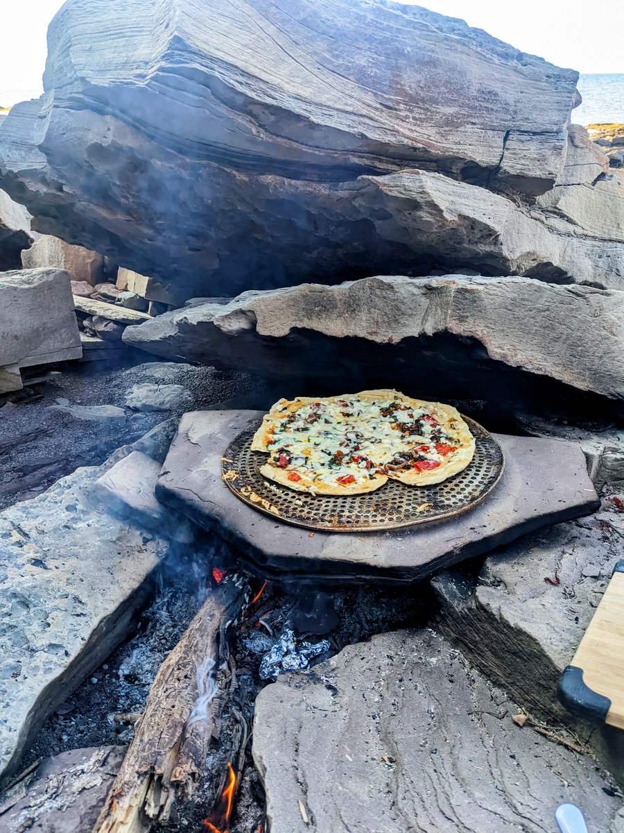 We set up rocks and made pizza on the beach 🍕🍻