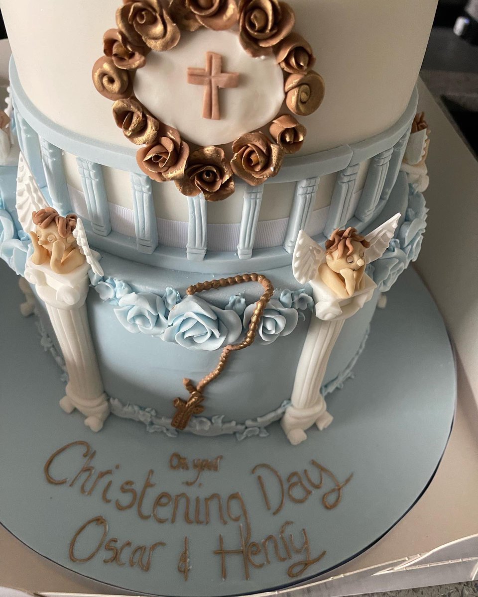 Riimbo_'s tweet photo. Amazing cake made at our request by @OccasionCakesUK . It tastes as good as it looks 😋 https://t.co/rCVkKDU8JY