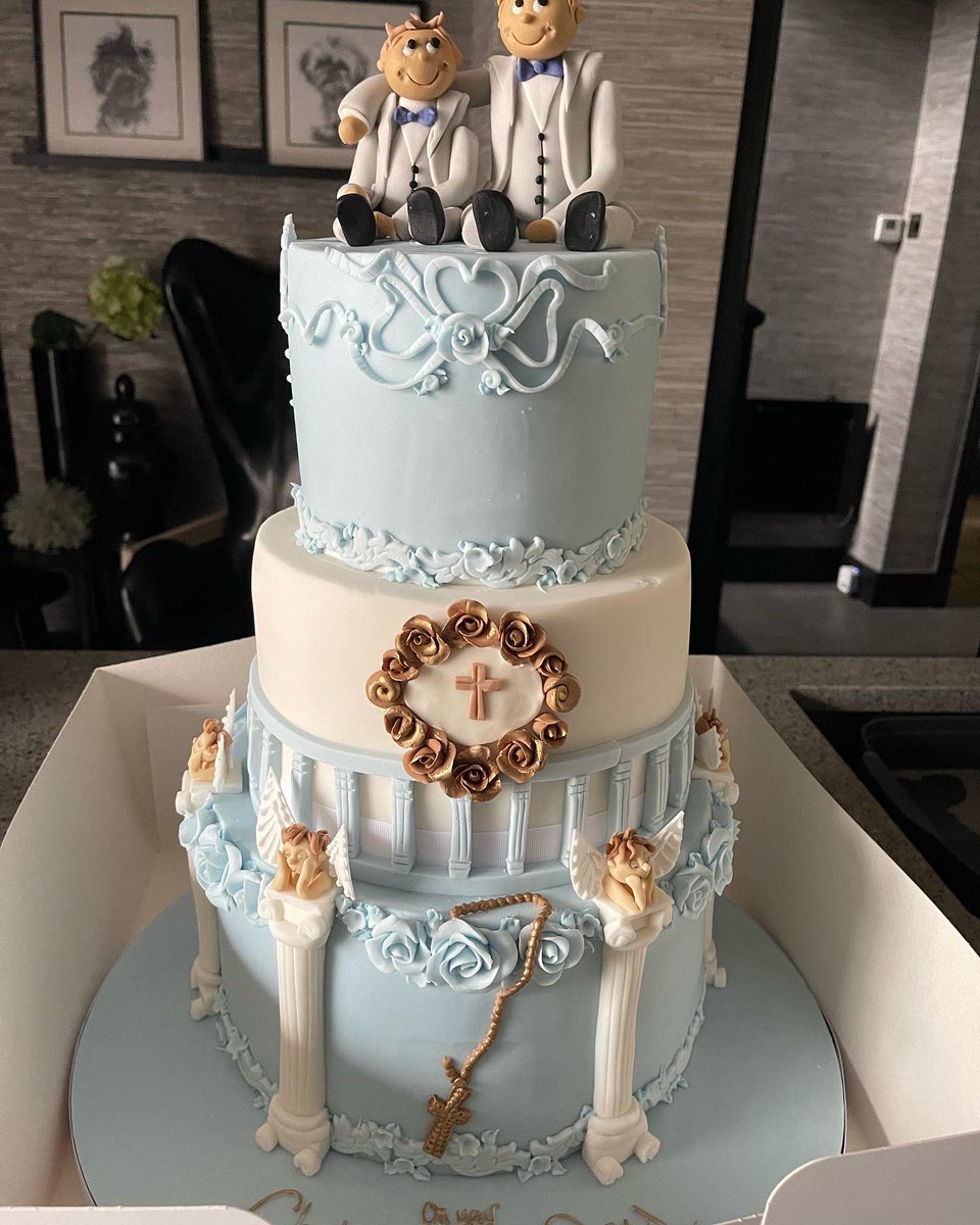 Riimbo_'s tweet photo. Amazing cake made at our request by @OccasionCakesUK . It tastes as good as it looks 😋 https://t.co/rCVkKDU8JY