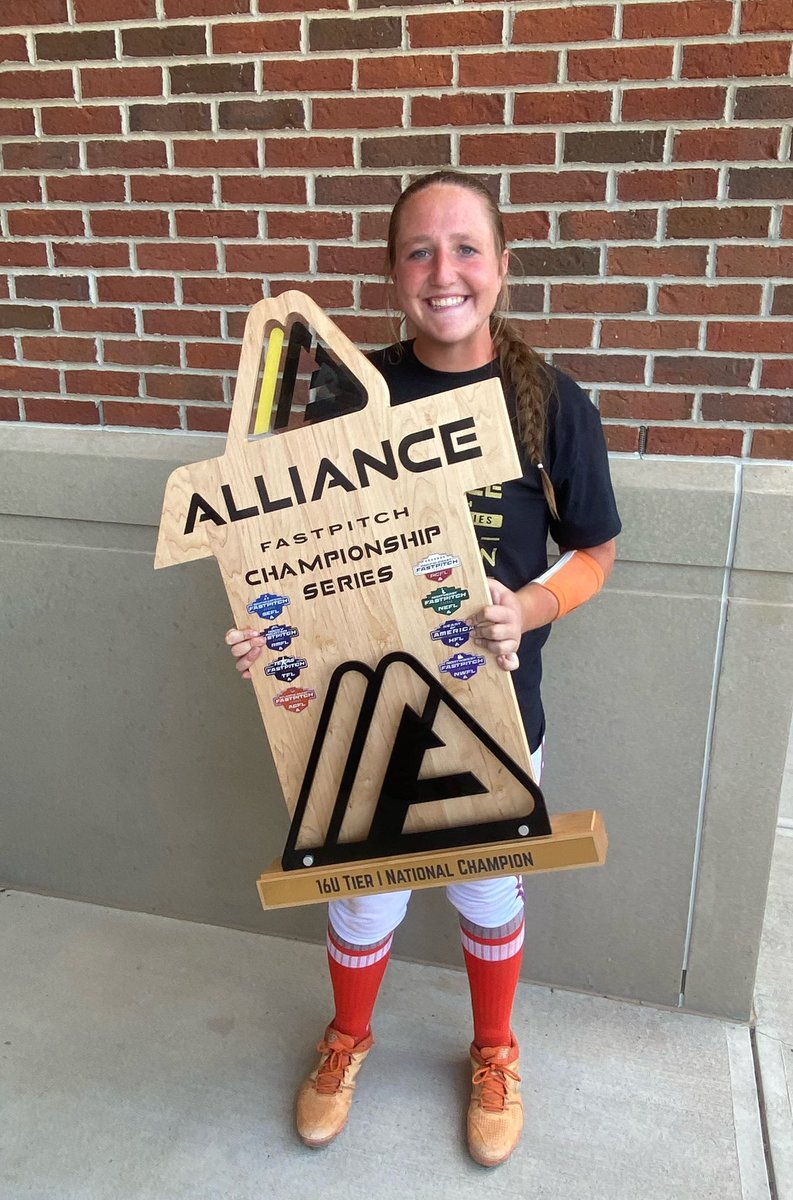 macimasters's tweet photo. Super proud of this team and all we’ve accomplished this year!! @Mojo_Lunsford https://t.co/TSpL80CYcm
