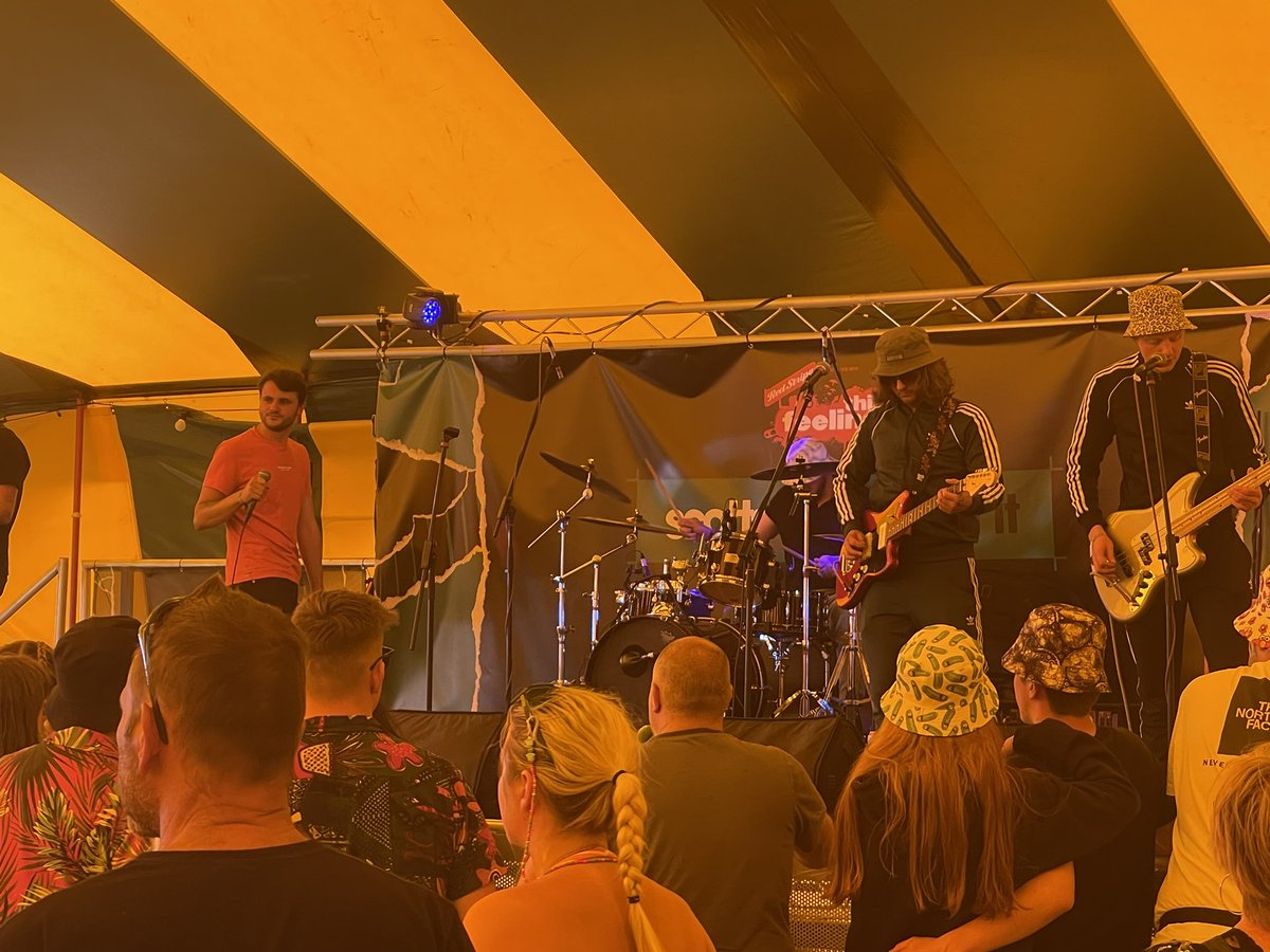 andy lakin tweet media