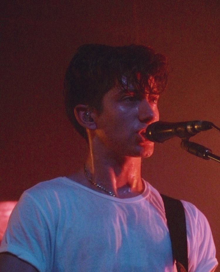 fntaines's tweet photo. alex turner you will always be famous https://t.co/rafvvf2oJa