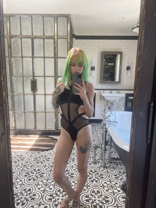 My page is full of spicy content🌶 https://t.co/5blJxII3DR https://t.co/pEt3OfsP4C