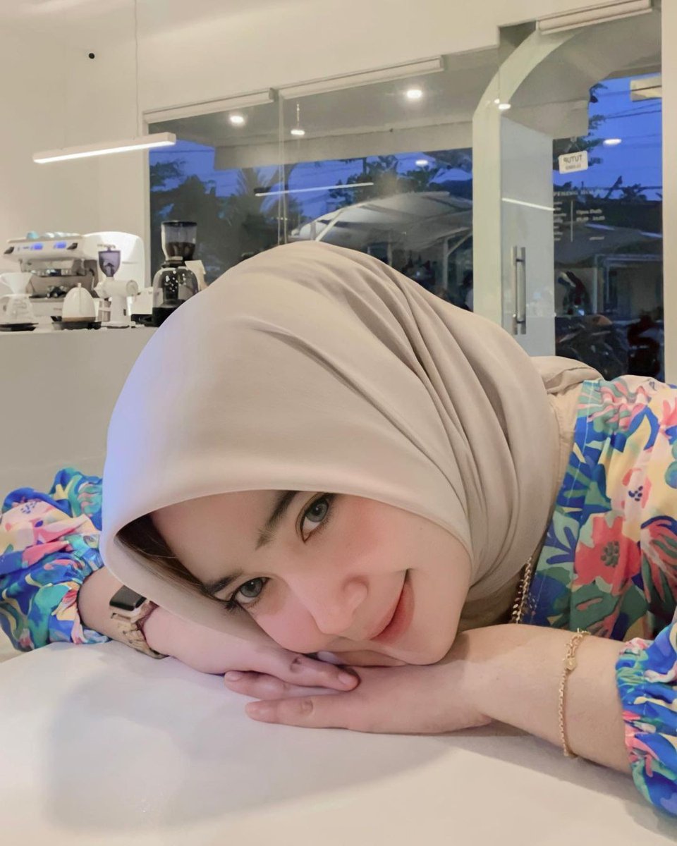 arisky419's tweet photo. Gaji 3 juta perbulan,masi kurang ga sih? https://t.co/CBvGgxg7WA