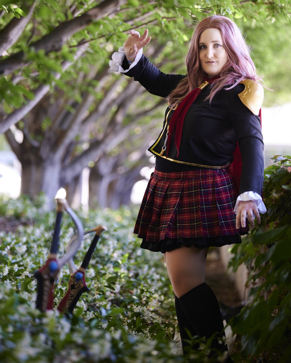 Sojian's tweet image. Just cut off all their heads DX @marjolycookie @WandernChaos ArcaneDrifter(IG) Luridan1602(IG) in #FinalFantasyTypeZero #cosplay