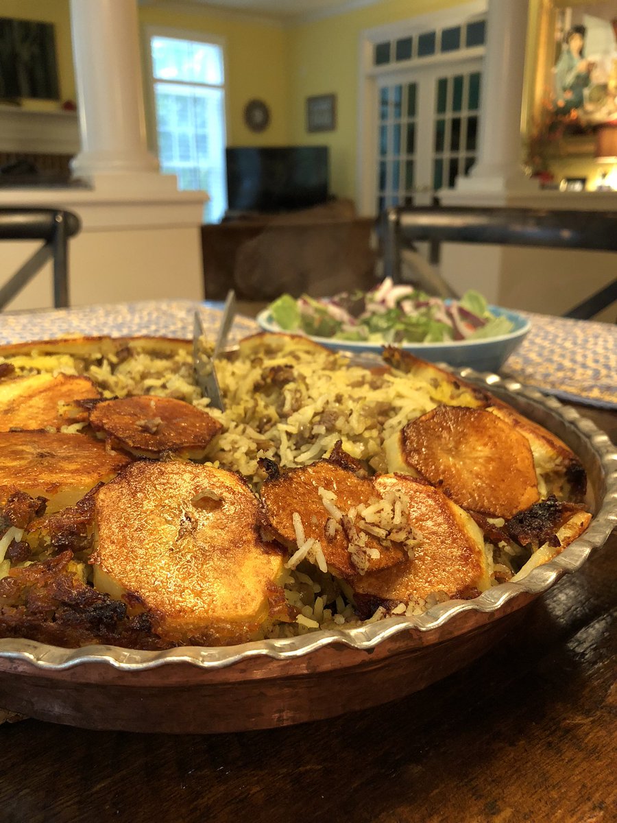 massumeh18's tweet photo. @BlueMoonTrades And now, Sunday dinner haha 

Adas (lentil) Polo (rice) with #tadig of course (this crispy rice is made with potatoes) ❤️☺️ https://t.co/B0n7ve1tKe