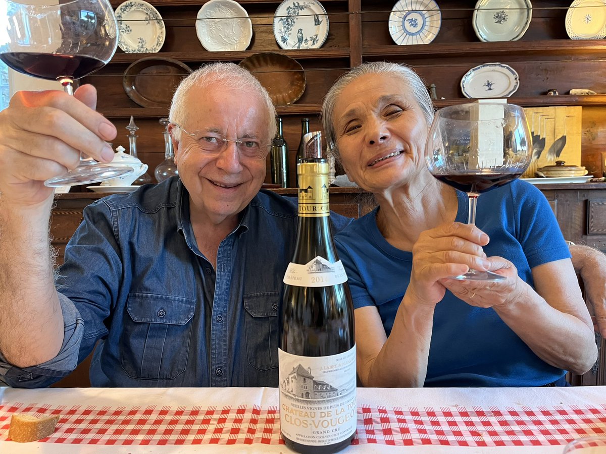 cellar_likaman's tweet photo. フランスに住む叔父さんと叔母さんのシャンボールミュジニーにある別荘を初訪問。良いブルゴーニュを飲ませて頂いた。メロンとアルザスのゲヴェルツも最高😊 #戸塚真弓 #JeanRobertPitte https://t.co/3G5PdAp4Vh