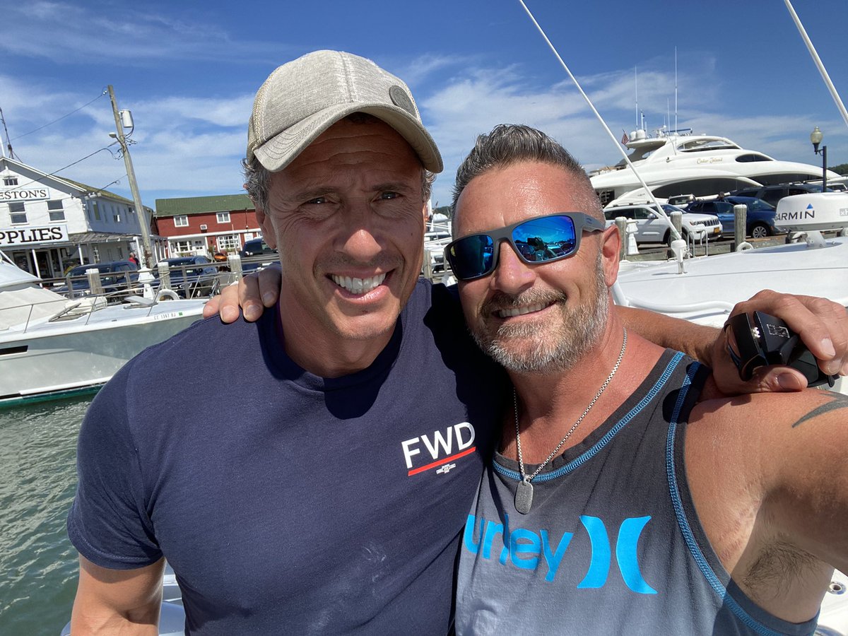 jtebo44's tweet photo. @ChrisCuomo it was a pleasure to meet this guy today.. he was super friendly and he’s jacked! He’s much bigger than he looks on TV. Don’t agree w you all the time @ChrisCuomo but we can have a friendly debate any time.. wish you the best w your new show. 👍🏻👍🏻 https://t.co/rMFsF22662