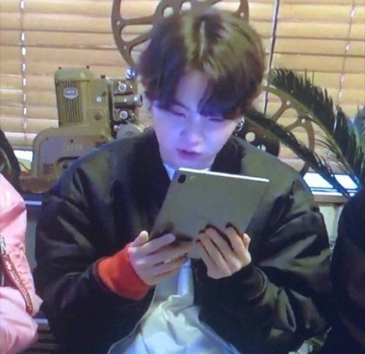 you got games on your phone ?