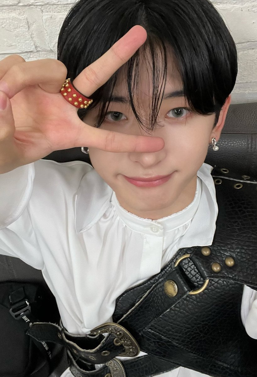 cclobitos's tweet image. — los ganadores junwon stans son...

🥇@junwoncraft 49 votos 👑
🥈@OleaZaxil 1 voto