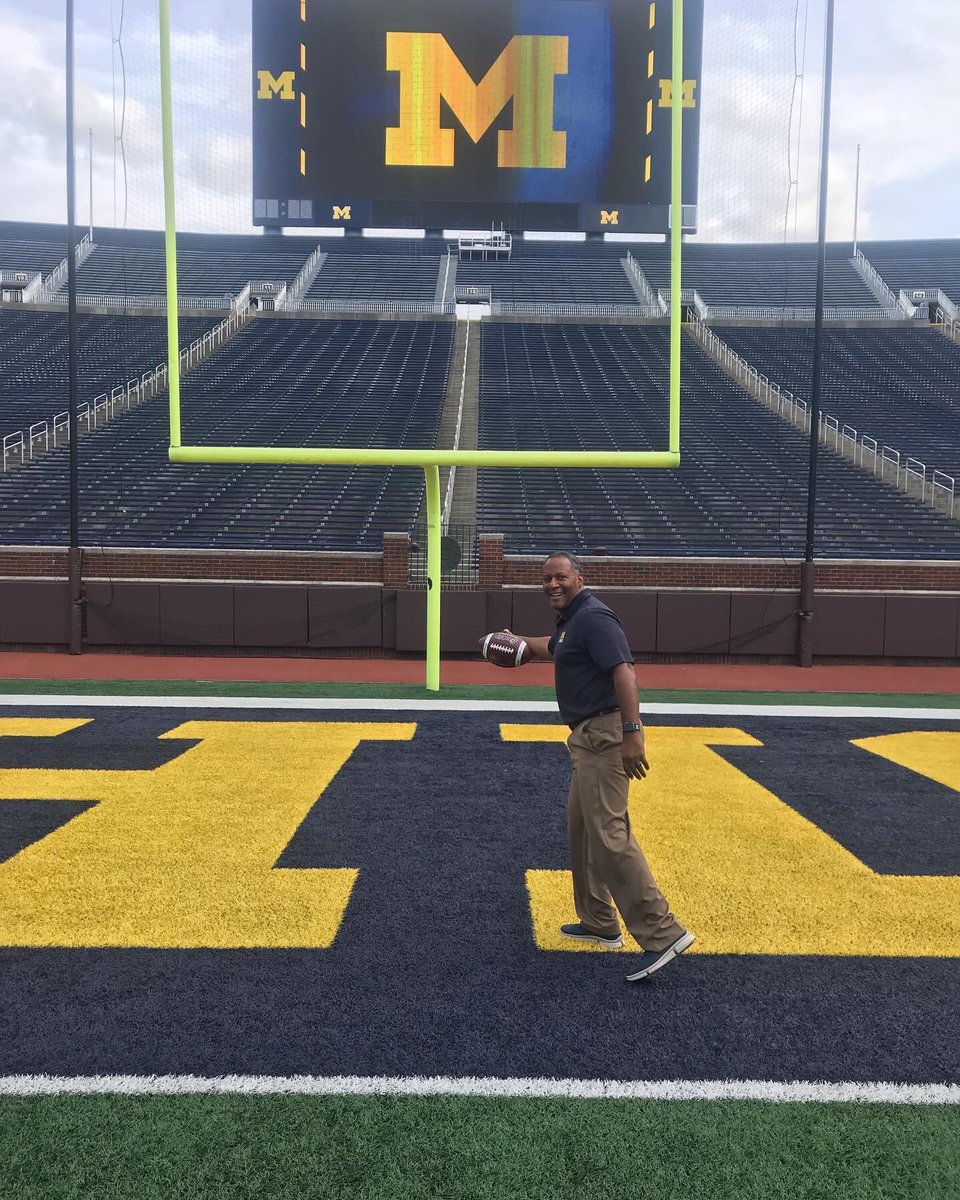 allengradnigo's tweet photo. 7 years ago was my last day in the Air Force. Today also marks the last day of Term 3 of 5 for EMBA28. A year has passed since we began our #RossEMBA journey. Congratulations to EMBA29 &amp; best wishes as you reach for your personal and professional goals. Go Blue! 〽️ @MichiganRoss https://t.co/wmUUs057xi