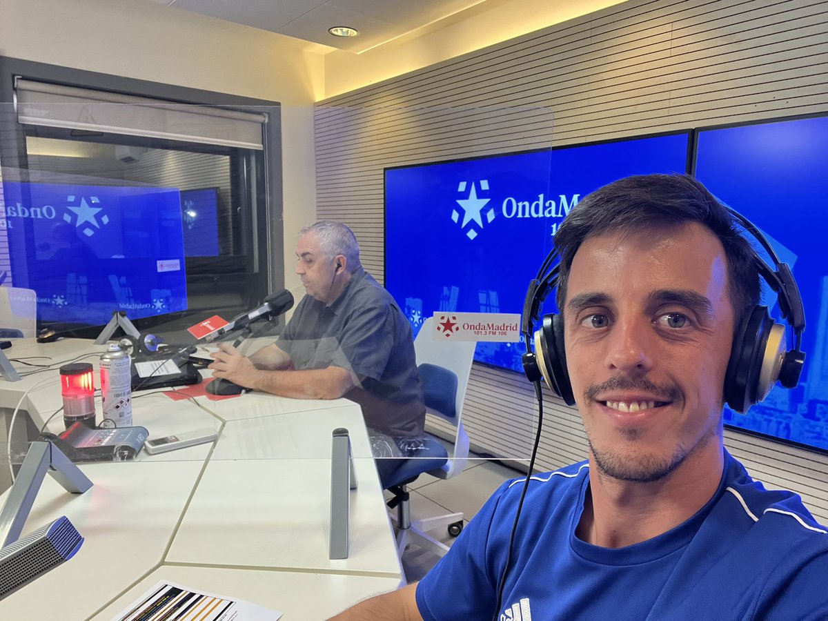 Pole_ondamadrid's tweet photo. Empieza el tiempo de opinión del #HungarianGP 🇭🇺 Sainz, estrategia de Ferrari, Max, equipo Mercedes… mucho que analizar
👉 ¿Tu opinión? 🧐
🎙@PoleJuanma
🏎@pablodevillota
🏎@alvaro_fontes
🏎@jprado74
🏎@montalbanmedia
🏎@chemiF1
🔊https://t.co/OEGrUR8OZD
📲 #Pole403 https://t.co/3RnrBS9aF8