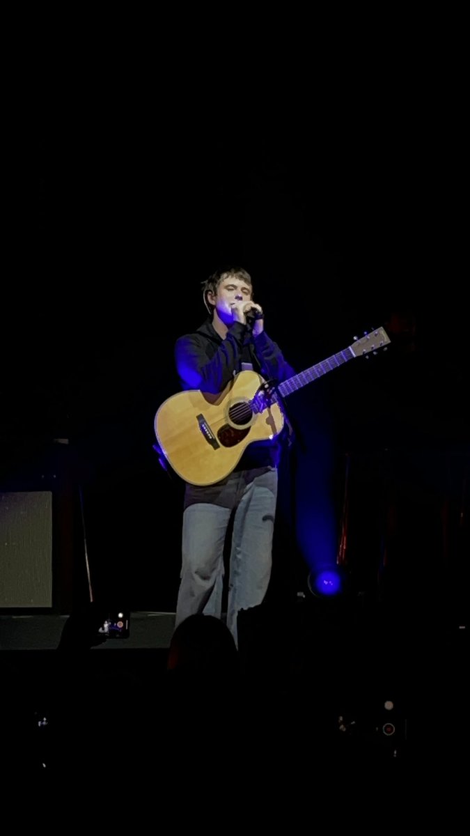 TashaJade00's tweet photo. @AlecBenjamin BEST NIGHT EVER https://t.co/c1wKesUXit
