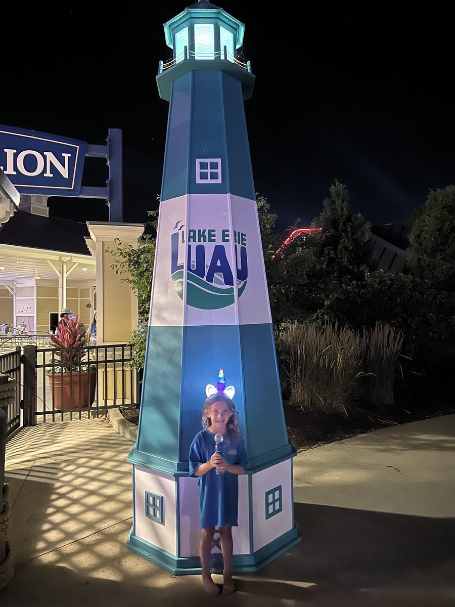 bradbonaroti's tweet photo. The fun is just beginning at #CPNights @cedarpoint #CedarPoint https://t.co/yOFK7c5ZH4