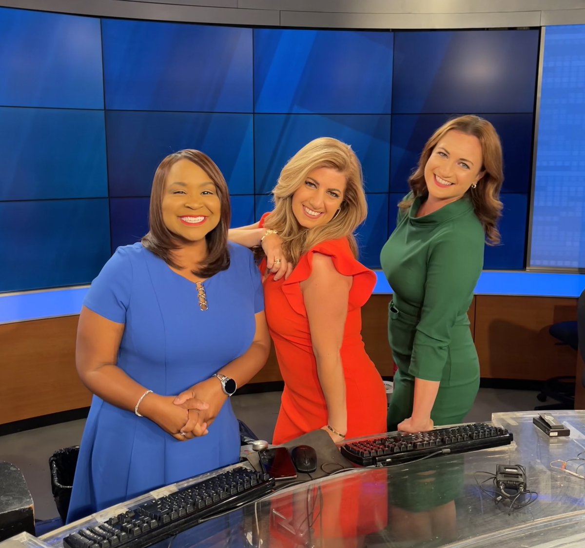 GarofaloWX's tweet photo. Sunshine for any cloudy day! ☀️ Hope you had a wonderful weekend, as always you can count on @thema_ponton, @abiordi12 &amp; I Saturday &amp; Sundays on @News12LI, @News12WC &amp; @News12HV. We love what we do and that we can be there for you! #setsisters #news12 #sundays https://t.co/cYHRculBCK