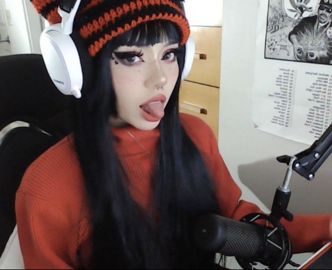 creamcooki3's tweet photo. webcam thingz https://t.co/6pRF1l8bmw